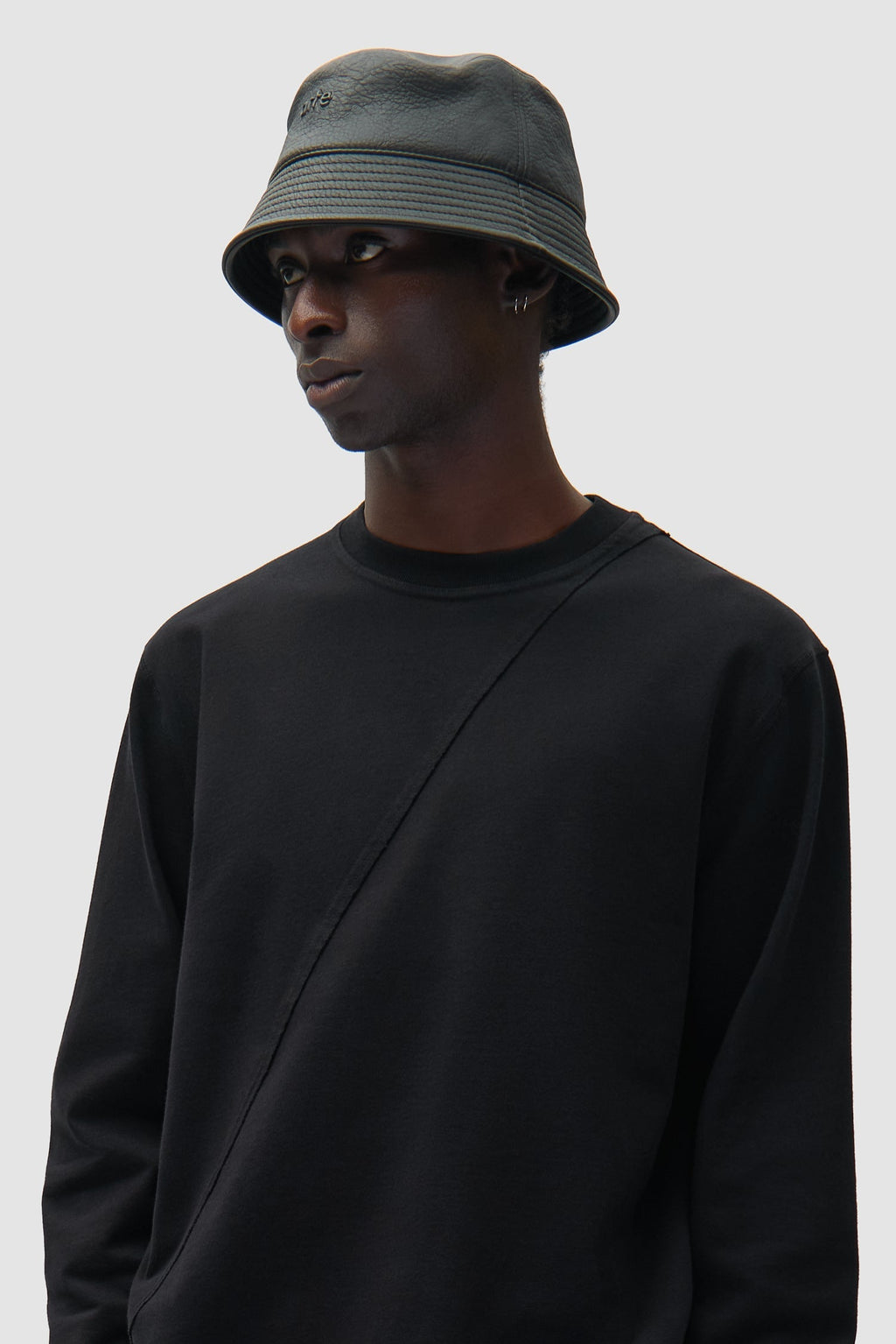 Chapeau bob en cuir PU - Noir